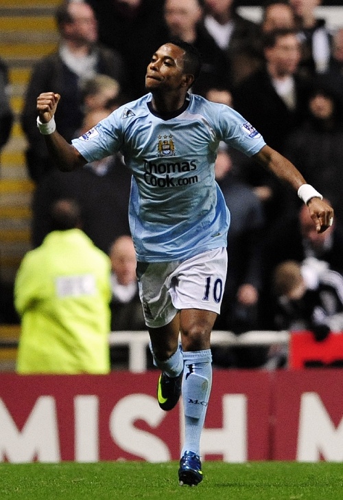 记者：李可缺席津沪战赛前合练，汪海健、路易斯或首发登场（记者称李可缺席津沪大战赛前合练，汪海健、路易斯可能首发）