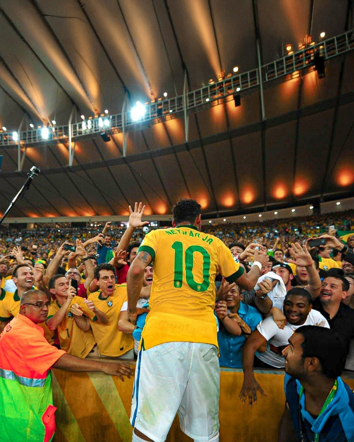 头槌助帕尔马连追两球逼平米兰，德尔普拉托当选全场最佳球员