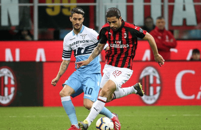 天空体育：张伯伦目前正在阿森纳训练，同时筹划下一步动向