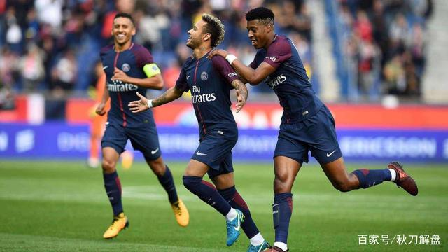 科曼称赞阿尔克马尔19岁中场斯密特：他身上的特质像佩德里