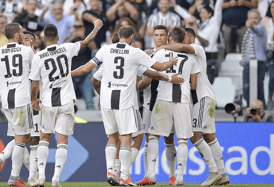 教练公开怒喷裁判，记者会炸裂