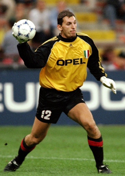 澳超半场：派珀破僵诺尔扳平，惠灵顿凤凰暂1-1中央海岸（澳超半场战报：派珀先拔头筹，诺尔扳平，惠灵顿凤凰暂与中央海岸1-1）