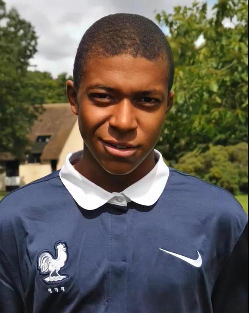 英超曼城与切尔西积分榜竞争激烈（英超积分榜曼城与切尔西争夺白热化）