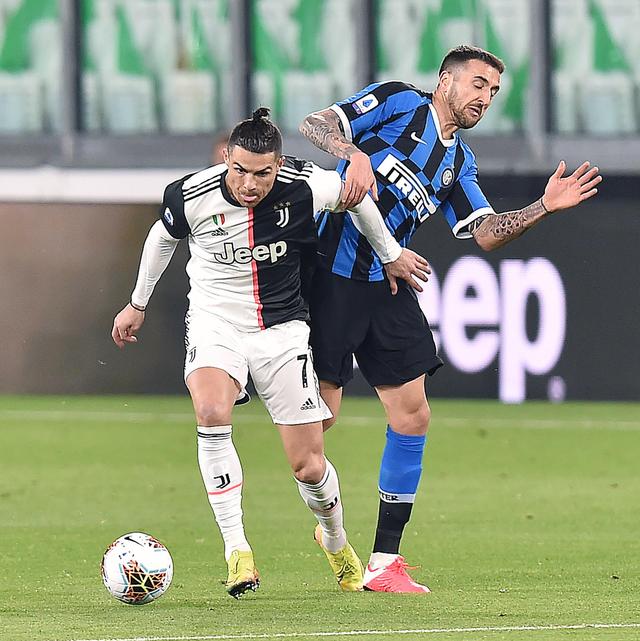 高尔夫俱乐部工作服，选棉还是聚酯纤维？